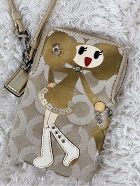Coach Poppy Chan Goldy Wristlet EUC